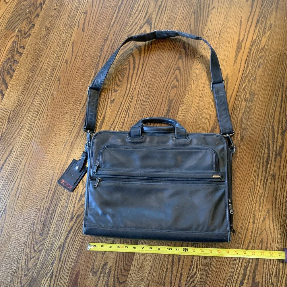 Tumi Black Genuine Leather‎ Briefcase Messenger Bag Laptop Computer Business